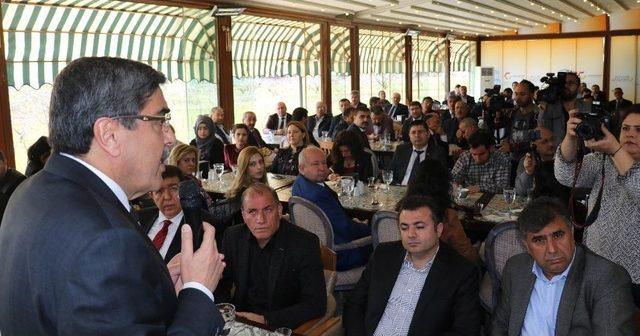 Ak Parti Gaziantep İl Yönetimi Basınla Bir Araya Geldi