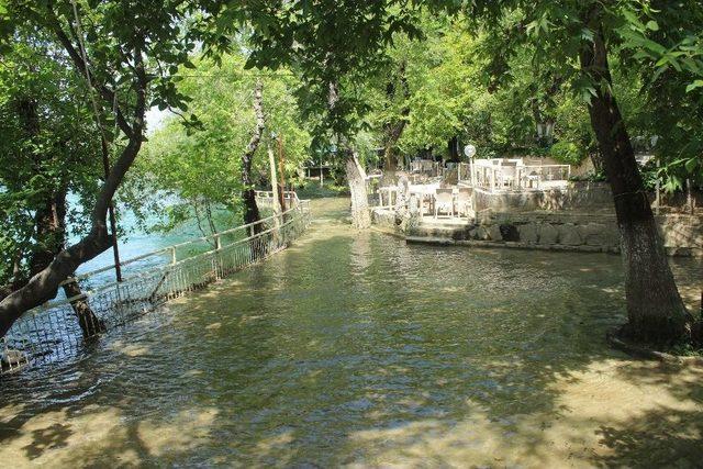 Manavgat Irmağında Su Seviyesi Yükseldi