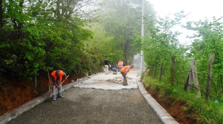 İzmit Belediyesi&rsquo;nin K&ouml;ylerdeki &Ccedil;alışmaları S&uuml;r&uuml;yor