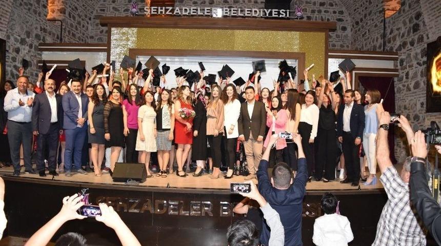 Bireyli &Ouml;ğrenciler Mezuniyet Sevinci Yaşadı