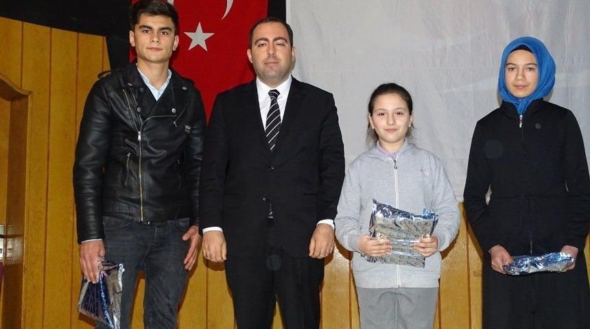 Başarılı &Ouml;ğrenciler &Ouml;d&uuml;llendirildi