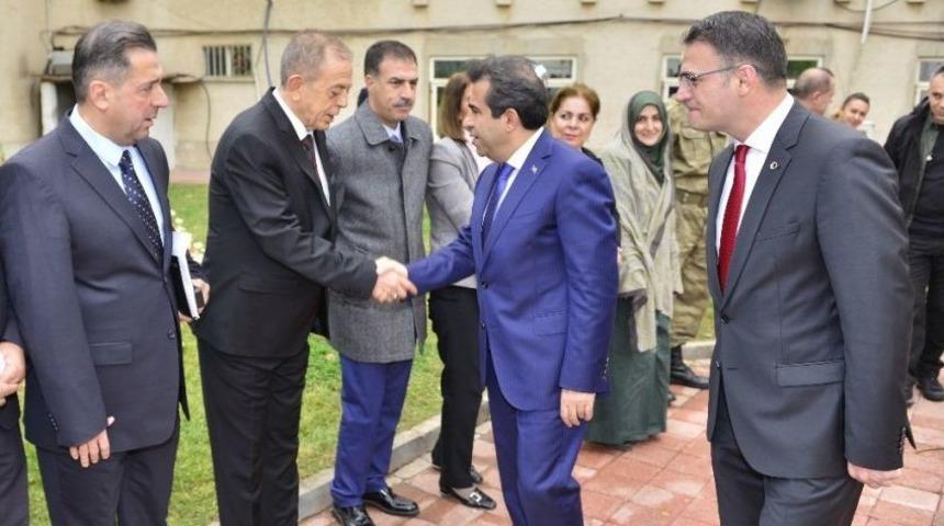 Vali G&uuml;zeloğlu Kayapınar İl&ccedil;esinde Muhtarlar Toplantısına Başkanlık Etti