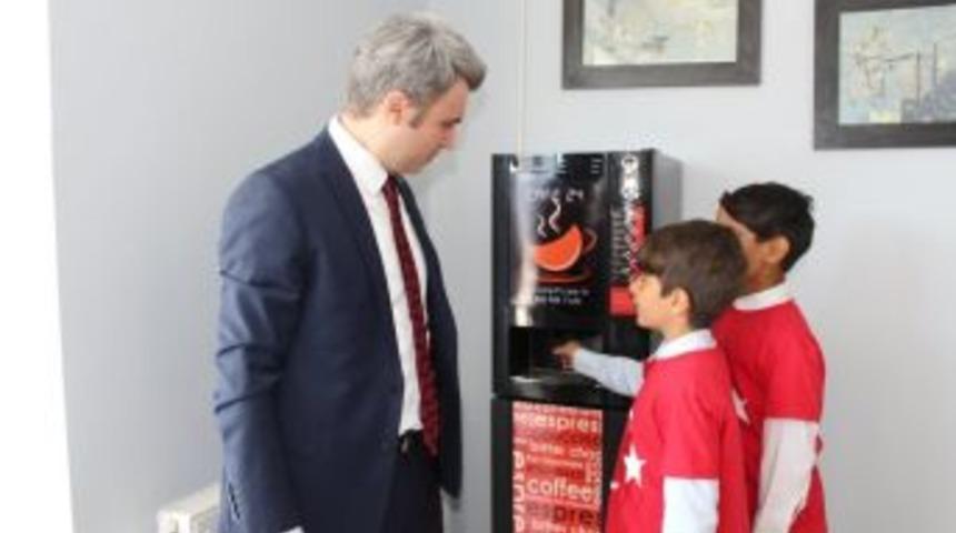 Bu K&uuml;t&uuml;phanede Okumak Vatandaş Ve &Ouml;ğrencilerden, &Ccedil;ay Kahve Belediyeden