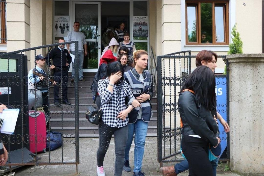 G&ouml;zaltına Alınan 11 Yabancı Uyruklu Hayat Kadını Sınır Dışı Edildi