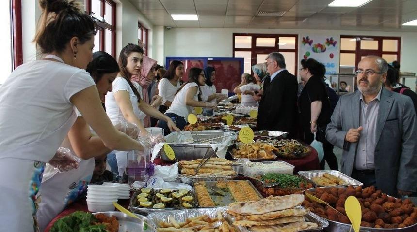 Ga&uuml;n Hastanesinde &Ccedil;ocuklar İ&ccedil;in Kermes