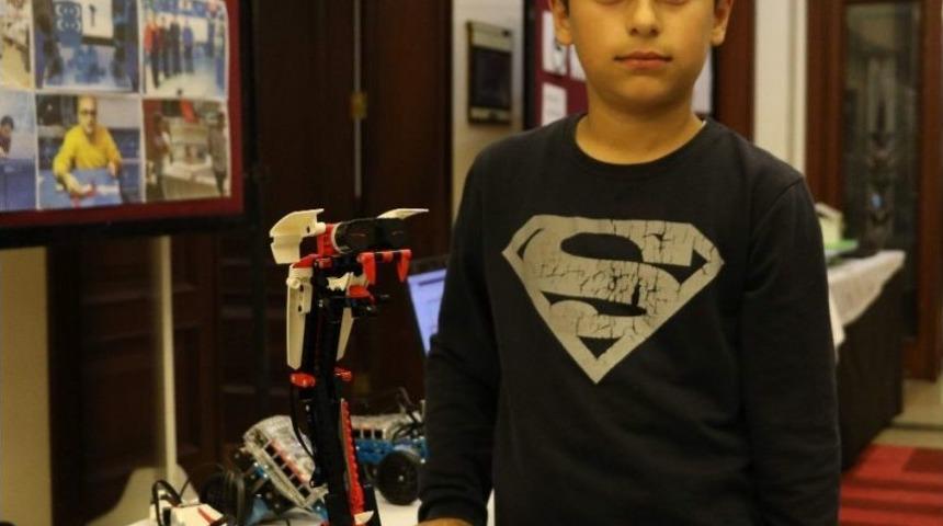 5. Sınıf &Ouml;ğrencisinin Yılan Robotu Kampa Damga Vurdu