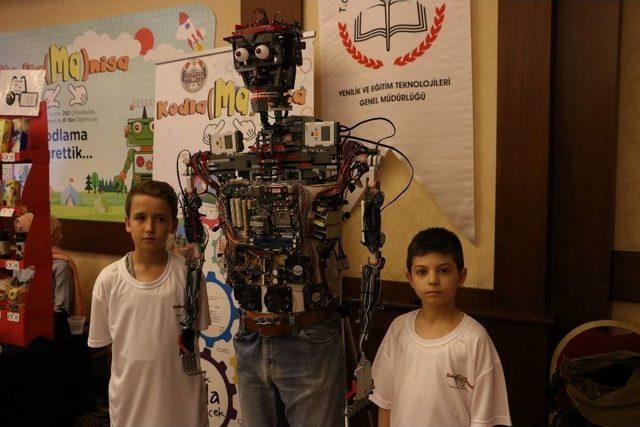 5. Sınıf Öğrencisinin Yılan Robotu Kampa Damga Vurdu