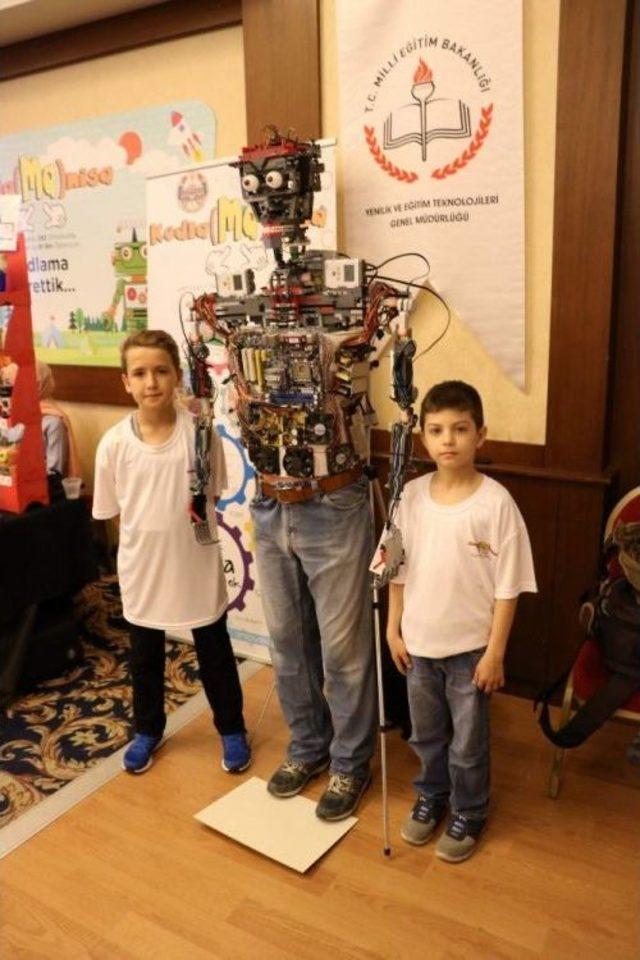 5. Sınıf Öğrencisinin Yılan Robotu Kampa Damga Vurdu