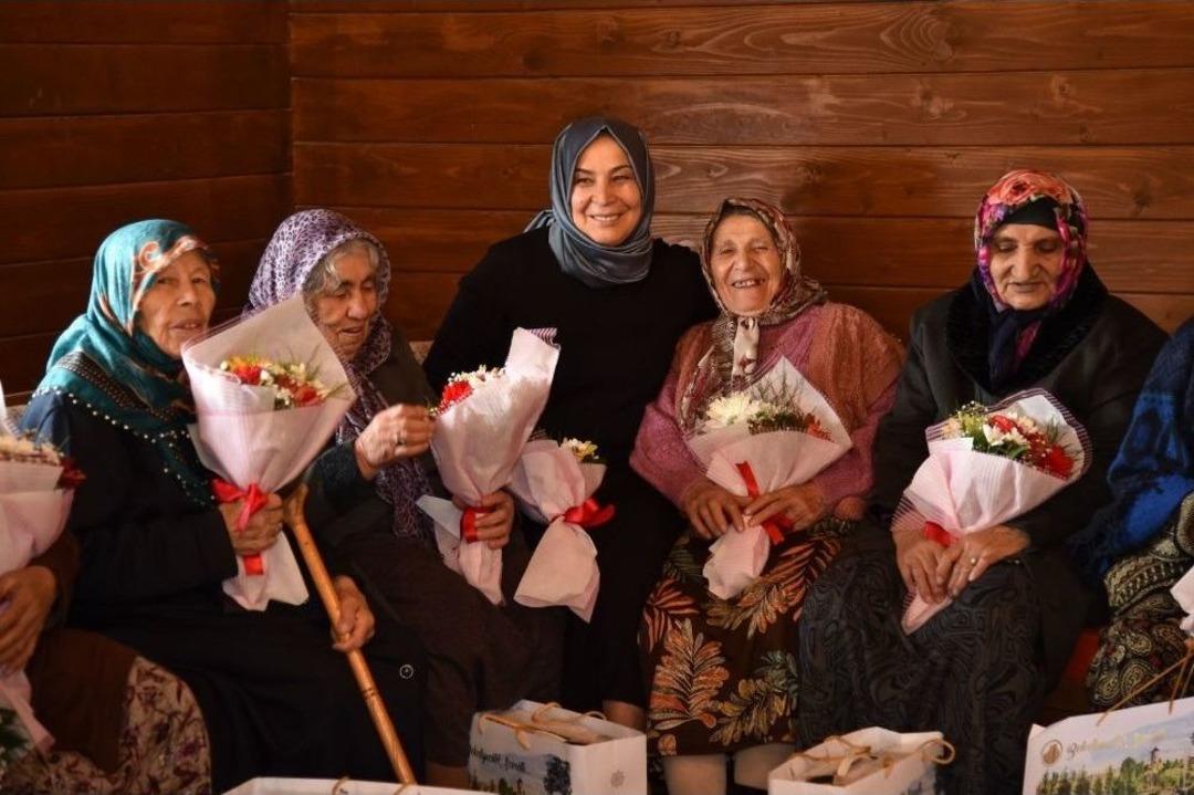 Huzurevi Sakinleri Anneler G&uuml;n&uuml;&rsquo;n&uuml; Altınk&ouml;y&rsquo;de Kutladı