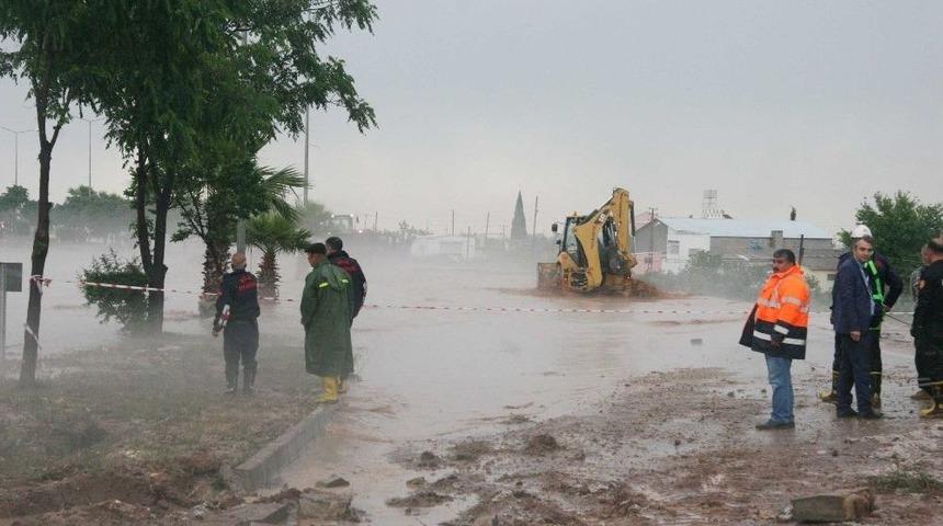 Selde Mahsur Kalan Vatandaşlar İ&ccedil;in Kurtarma &Ccedil;alışmaları S&uuml;r&uuml;yor