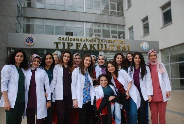 Engelleri Aştı Tıp Fakültesini Birincilikle Tamamladı