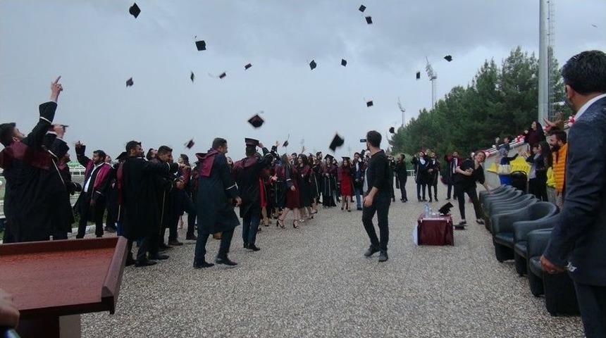 Hr&uuml; Veteriner Fak&uuml;ltesinde Mezuniyet Programı