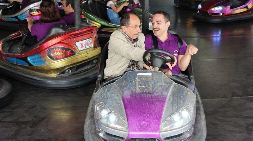 Engelli &Ouml;ğrencilerin Lunapark Sevinci