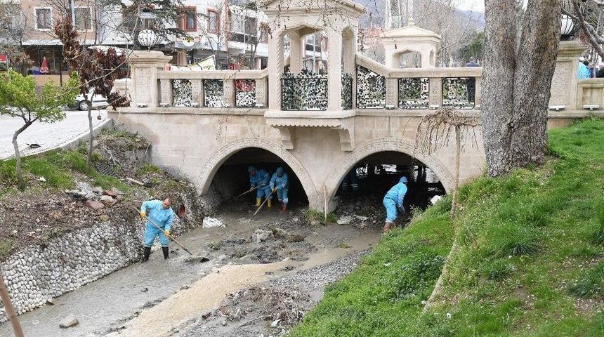 Isparta &Ccedil;ayboyu Kanalı Temizlendi