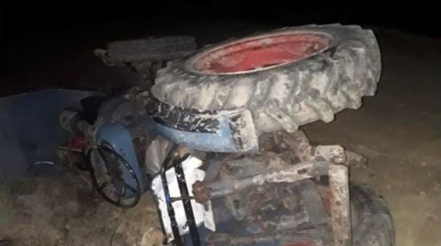 Alkoll&uuml; S&uuml;r&uuml;c&uuml; Devrilen Trakt&ouml;r&uuml;n Altında Kaldı