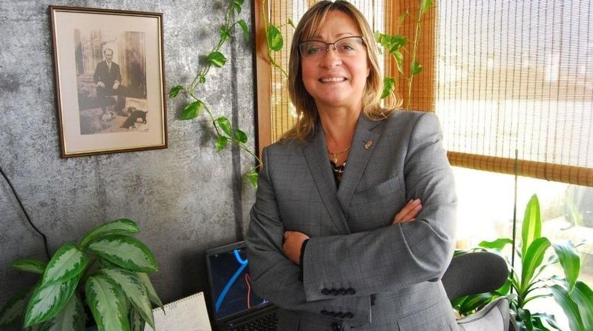 Urayna&rsquo;da Doğdu, Artık İzmirli Bir T&uuml;rk Gibi