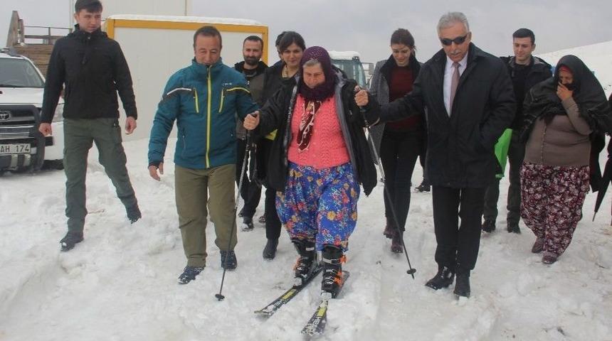 &lsquo;y&uuml;n Bebek&rsquo; Filminin Y&ouml;netmeni &Uuml;mmiye Ko&ccedil;ak&rsquo;ın Kayak Heyecanı