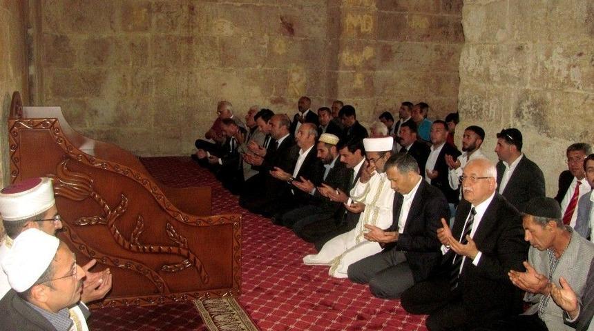 Araban&rsquo;da Tarihi İ&ccedil; Kale Cami 60 Yıl Sonra İbadete A&ccedil;ıldı