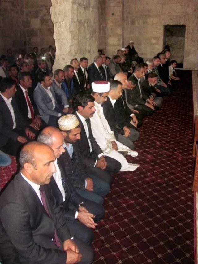 Araban’da Tarihi İç Kale Cami 60 Yıl Sonra İbadete Açıldı