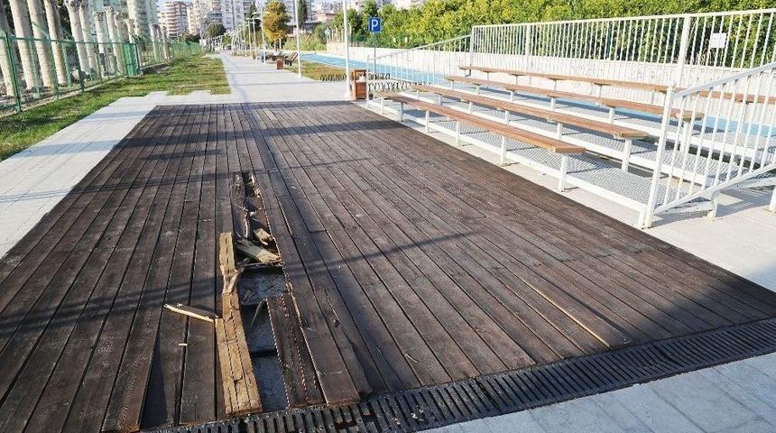 Soli Pompeiopolis S&uuml;tunlu Caddesi, Kep&ccedil;eyle Tahrip Edildi