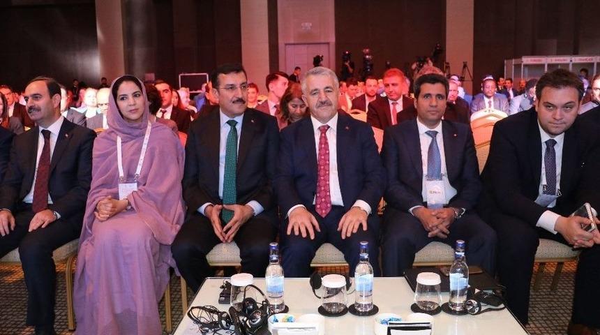 Bakan T&uuml;fenkci: "her 4 Kişiden Birisi İnternetten Alışveriş Yapıyor"