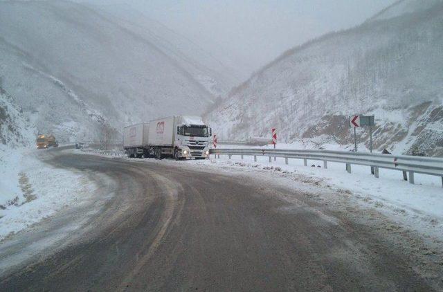 Sivas’ta Kar Ulaşımı Etkiledi 1