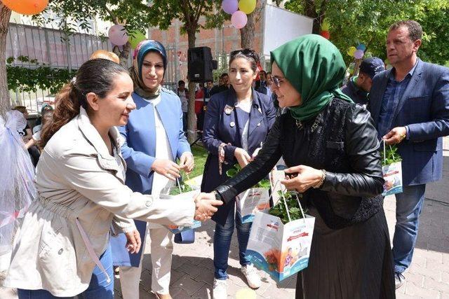 Yeşilyurt Belediyesi’nden Anneler Günü Jesti