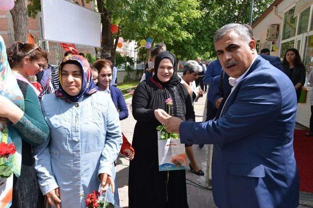 Yeşilyurt Belediyesi’nden Anneler Günü Jesti