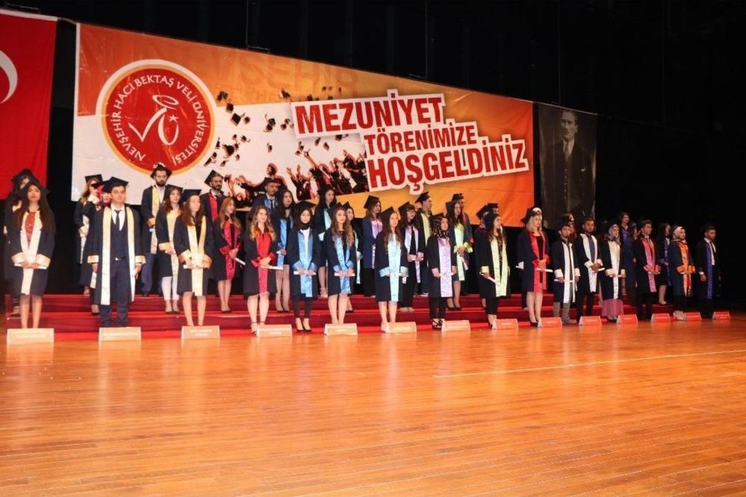 Başkan Se&ccedil;en De Hacı Bektaş Veli &Uuml;niversitesi Mezunları Kervanına Katıldı