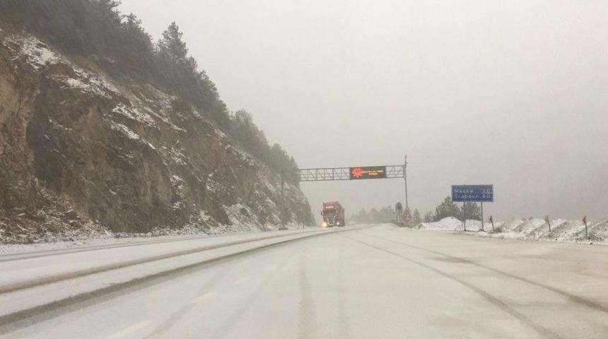 Doğu Karadeniz’de Sahil Kesimlerinde Fırtına, Yüksek Kesimlerde Kar Yağışı