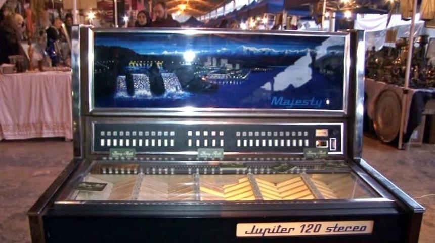 Sirkeci&rsquo;deki Antika Fuarı&rsquo;nda Binbir &Ccedil;eşit &Uuml;r&uuml;n Sergileniyor