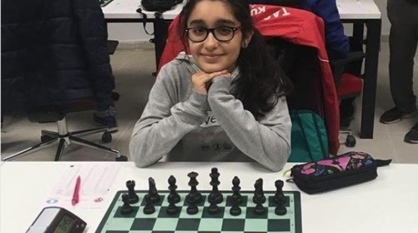 14 Yaşında G&ouml;z&uuml;n&uuml; D&uuml;nya Şampiyonluğuna &Ccedil;evirdi