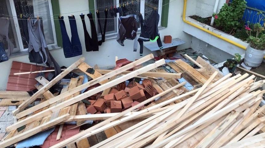 Sinop&rsquo;ta Fırtına &Ccedil;atı U&ccedil;urdu