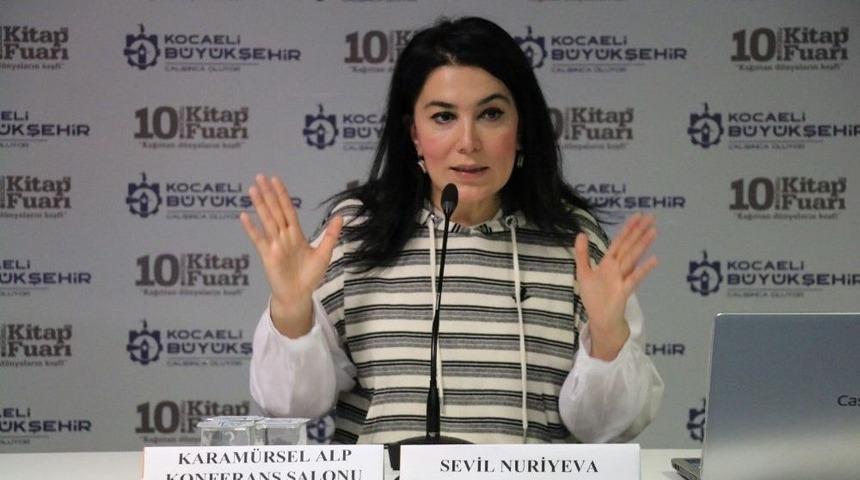 Yazar Nuriyeva Kitapseverlerler Buluştu