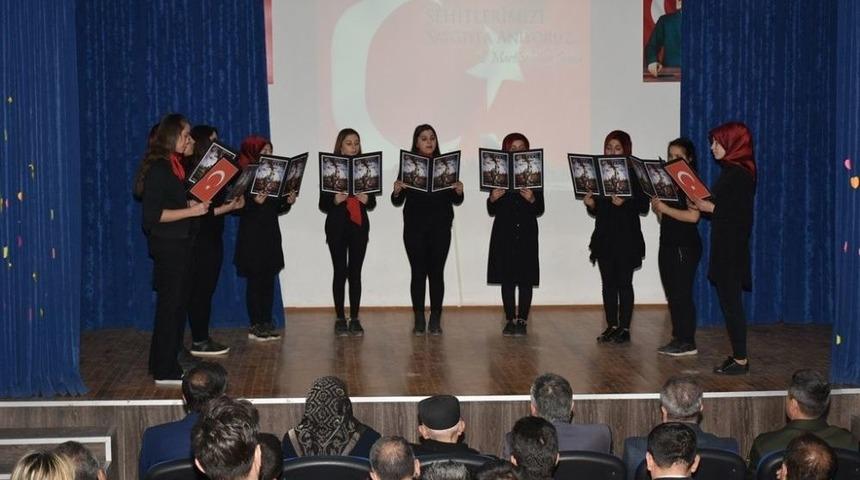 İn&ouml;n&uuml;l&uuml; &Ouml;ğrencilerden &Ccedil;anakkale Zaferi Ve Şehitleri Anma G&uuml;n&uuml; Programı