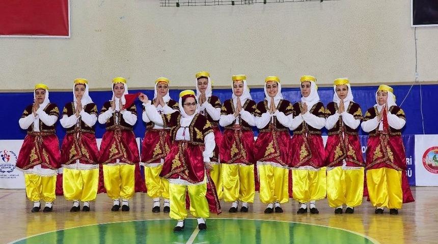 Osmaniye&rsquo;de Halk Oyunları Yarışması