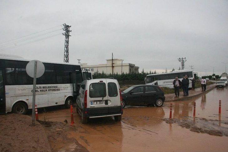 Kilis’te Sel Felaketinin Ardından Yol Trafiğe Açıldı G3
