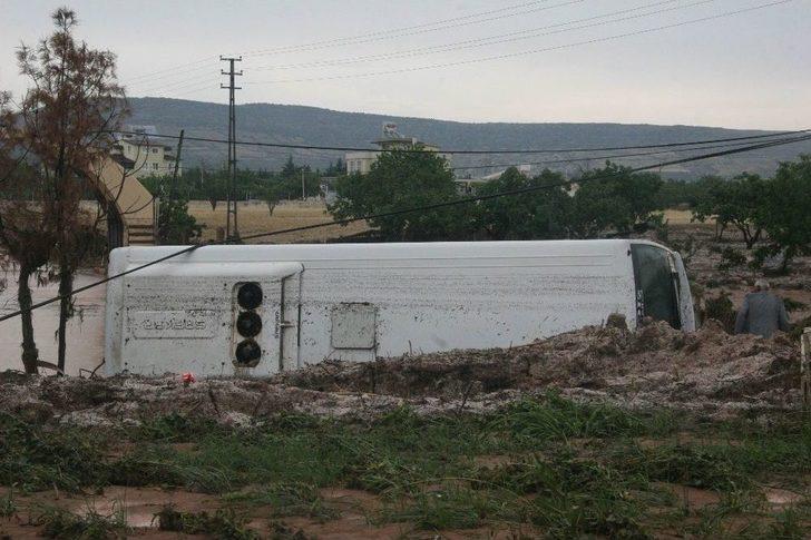 Kilis’te Sel Felaketinin Ardından Yol Trafiğe Açıldı G4