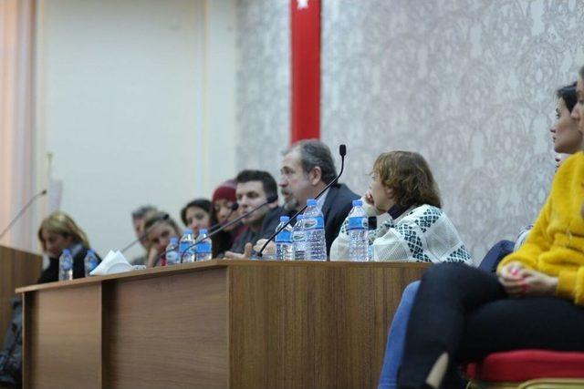 Tiyatro Oyuncularından &Uuml;niversitede S&ouml;yleşi 1