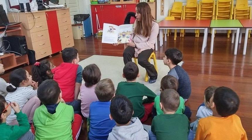 Üniversite Hocaları Miniklere Haklarını Anlattı