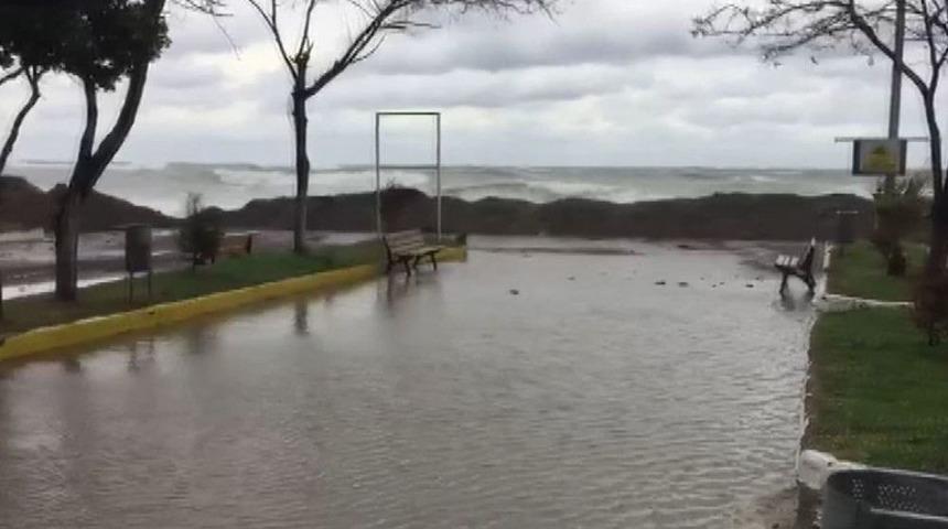 Kastamonu&rsquo;da Dev Dalgalar Sahili Talan Etti