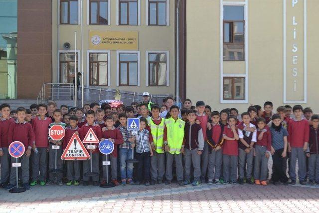 Şuhut’ta Trafik Haftası Etkinlikleri Devam Ediyor