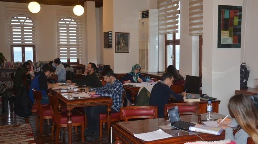 70 Bin Kitap Okurunu Bekliyor