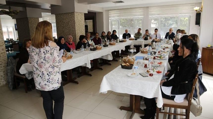 Şehit Anne Ve Eşlerine Anneler G&uuml;n&uuml; Sebebiyle Kahvaltı D&uuml;zenlendi