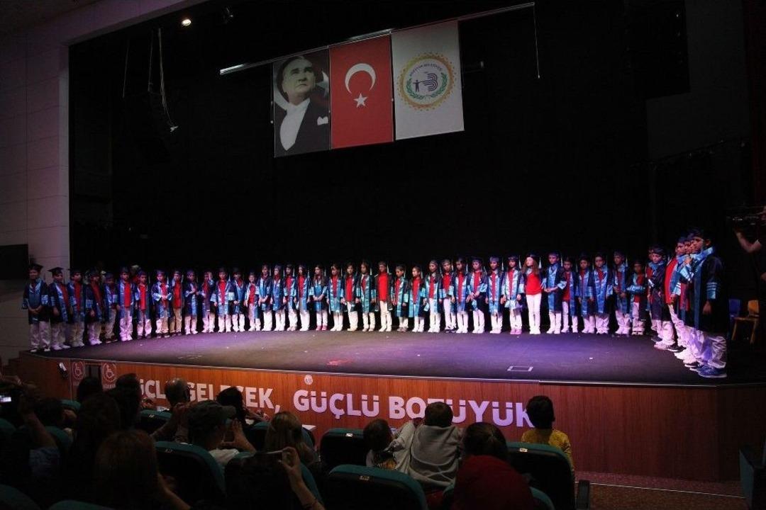 Necip Fazıl Kısak&uuml;rek İlkokulu&rsquo;nda Mezuniyet Sevinci