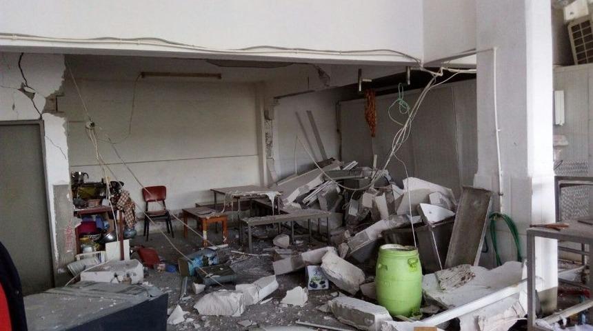 Ayvalık&rsquo;ta Gaz Sıkışması Patlamaya Neden Oldu: 1 Yaralı