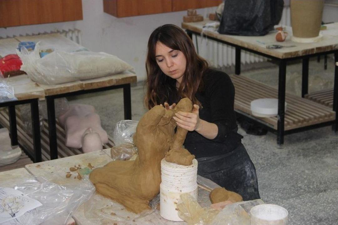 Anadolu &Uuml;niversitesi G&uuml;zel Sanatlar Fak&uuml;ltesi Ek Binası A&ccedil;ıldı