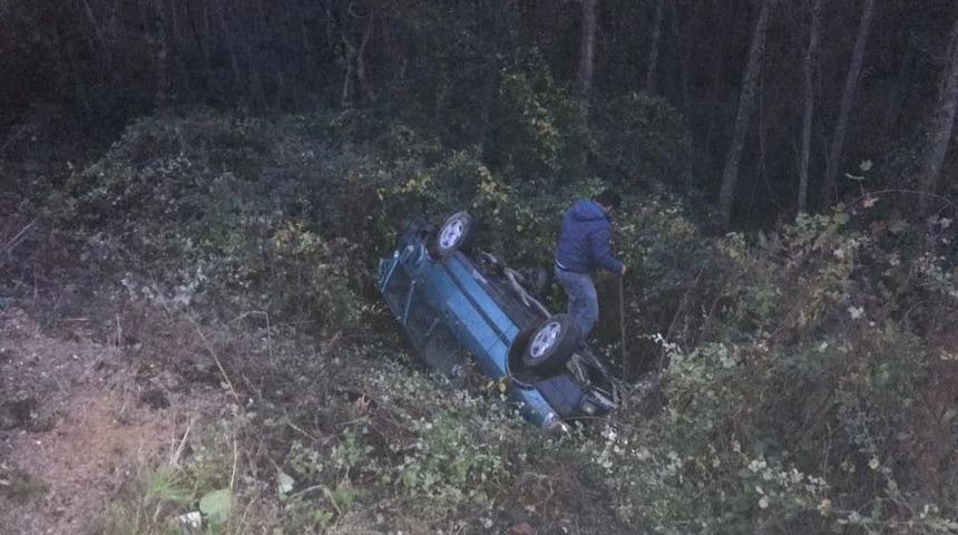 Sinop’ta Otomobil Şarampole Yuvarlandı: 2 Yaralı