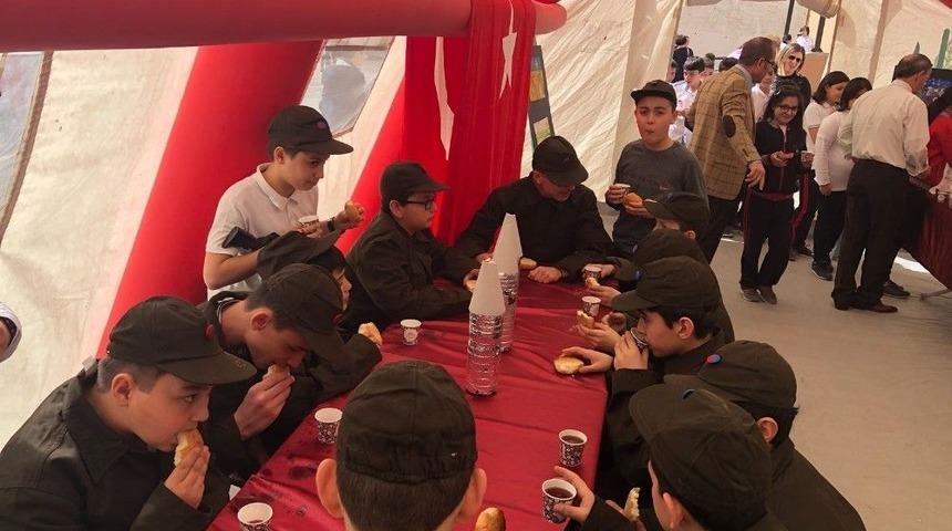 Minikler Çanakkale Ruhunu Yeniden Yaşattılar