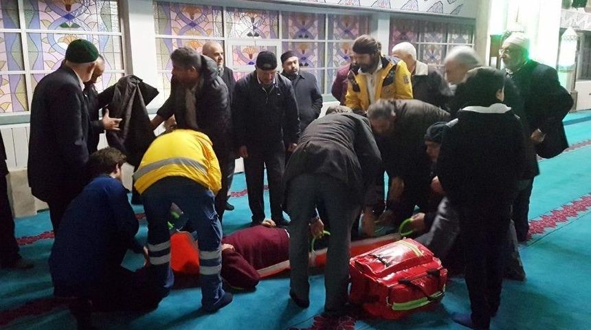 Camide Namaz Kılarken Fenalaştı